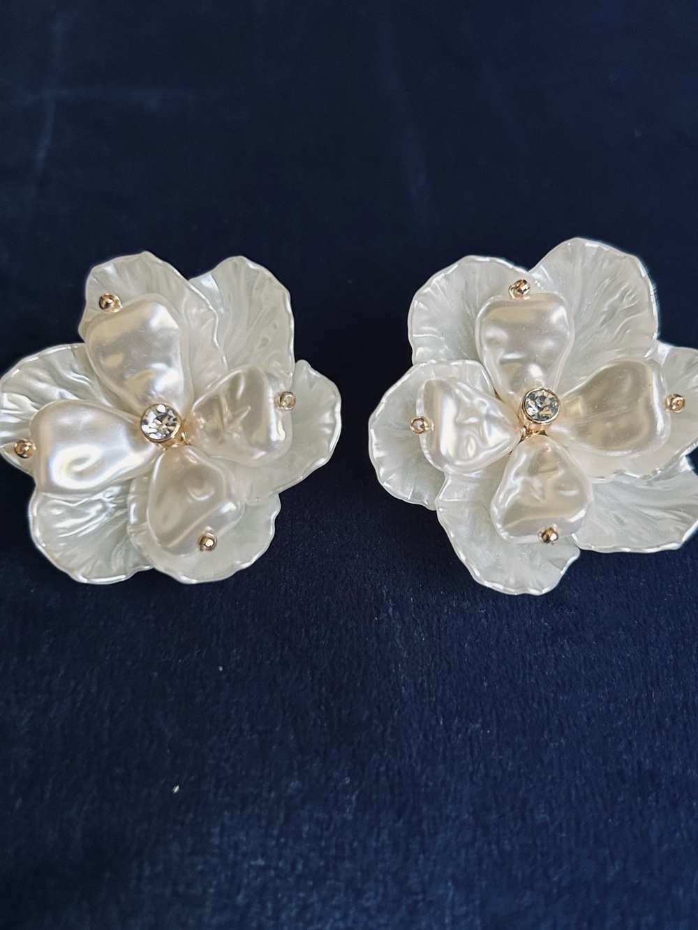 Lilly Pulitzer Pearl Flower Statement Earrings Gold Tone Floral Studs